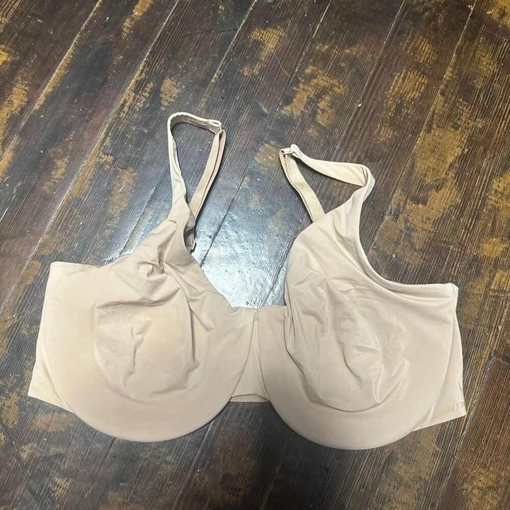 Skims nude lightly lined 44DDDD full coverage bra